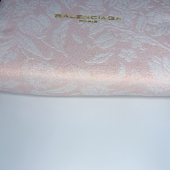 Balenciaga 100% Cotton Towel Bed Sheet in Pink - Picture 5 of 14